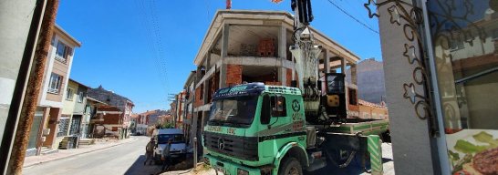 İnşaatlarda Tuğla Kiremit Malzemeleri Çatıya Taşıma